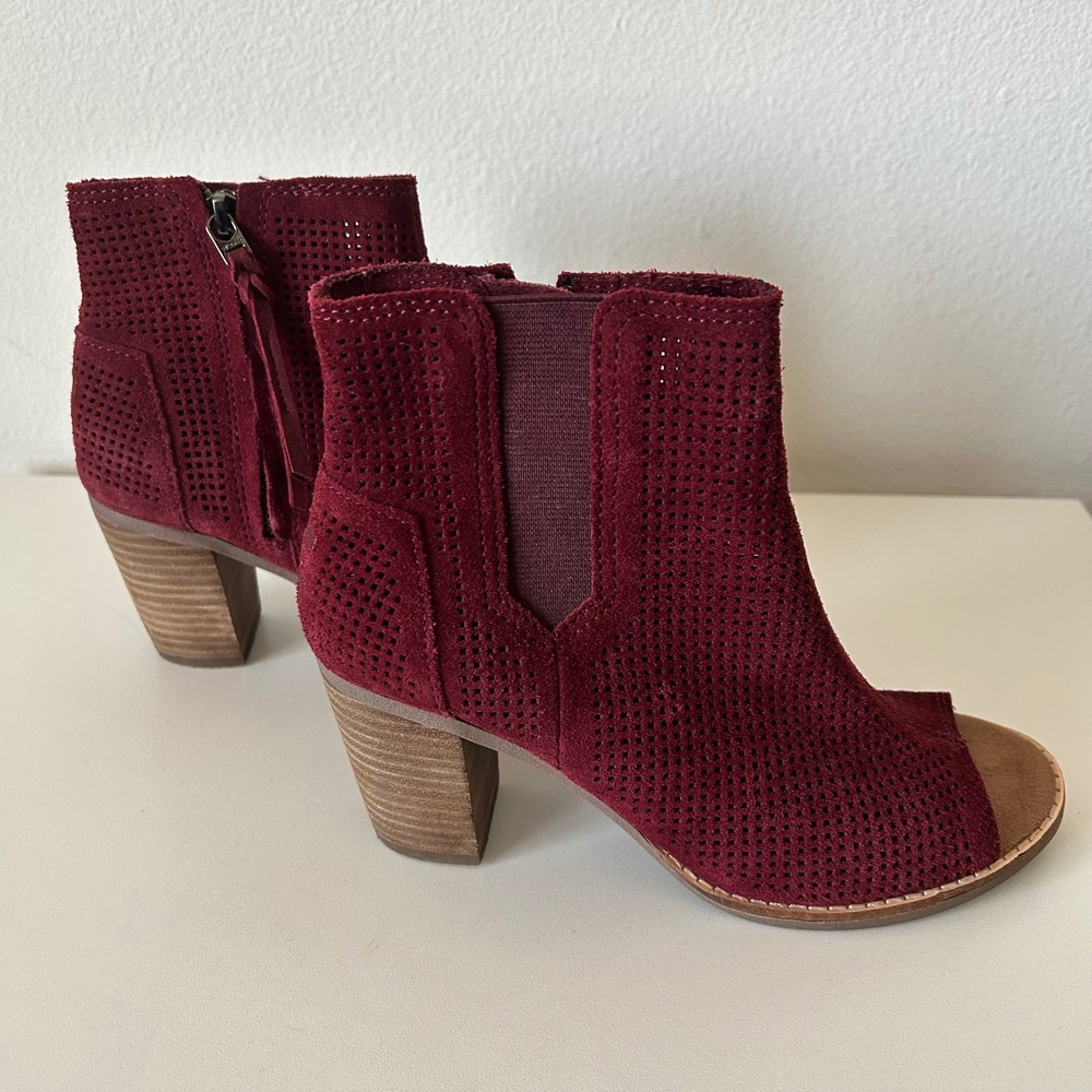Toms Burgundy Perforated Peep-Toe Ankle Booties Size 6 - Picture 2 of 9